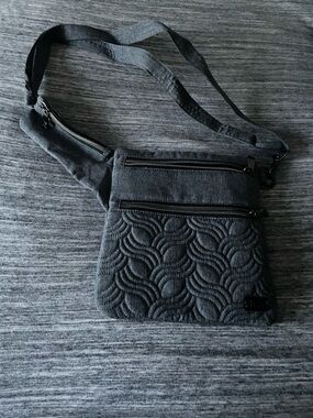 Lug Skipper SE. Quilted Crossbody Bag in Heather Gray